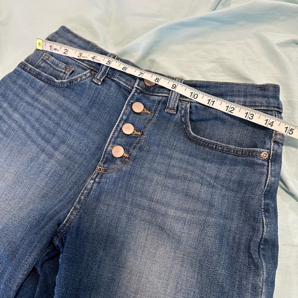 LEE - Heritage High-Rise Relaxed Fit Button Fly Jean Denim Shorts. Jorts. - Picture 3 of 9